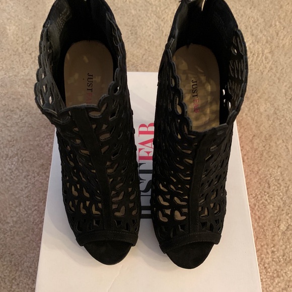 Faux Suede Hearts Booties Gently pre-loved - Picture 3 of 7